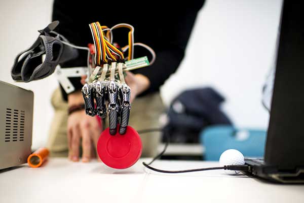 Inaugural Summer Program Connects Engineering Students to Seattle Robotics Industry